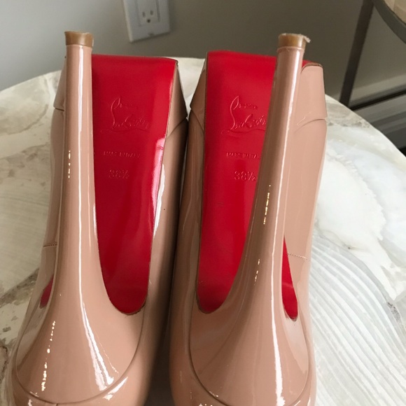Christian Louboutin Bianca Patent Leather Pump - Picture 5 of 8